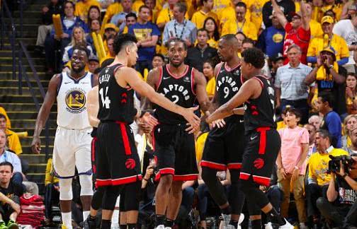  勇士逆转取胜晋级次轮  